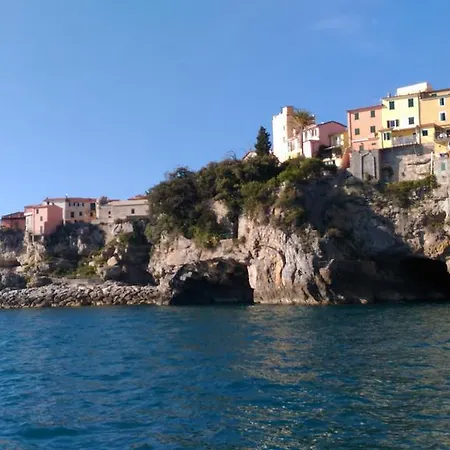 La Finestra Sul Giardino Bed & Breakfast